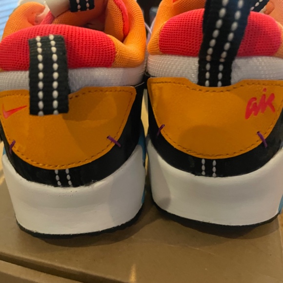 Nike Air Max 90 Futura - Picture 3 of 5